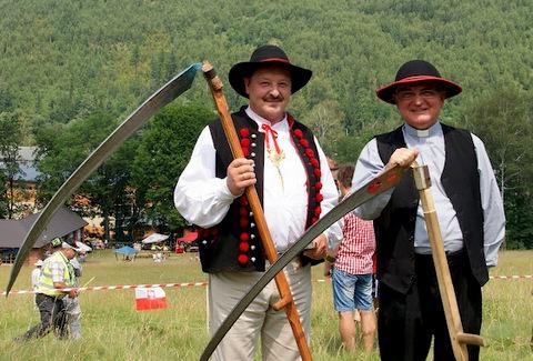 I MISTRZOSTAWA GÓRALI ŻYWIECKICH W KOSZENIU ŁĄKI