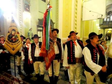 Jubileuszowa X Pielgrzymka Górali Żywieckich Związku Podhalan do Sanktuarium Matki Bożej Kazimierzowskiej                      w Rajczy.  Nabożeństwo Fatimskie – 01 październik 2014 r