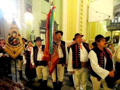 Jubileuszowa X Pielgrzymka Górali Żywieckich Związku Podhalan do Sanktuarium Matki Bożej Kazimierzowskiej w Rajczy. Nabożeństwo Fatimskie – 01 październik 2014 r
