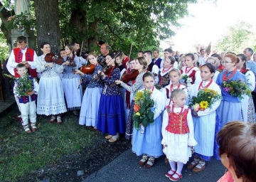 Msza św. przy kapliczce w Juszczynie Zarębnikach, święcenie ziół i konkurs bukietów zielnych